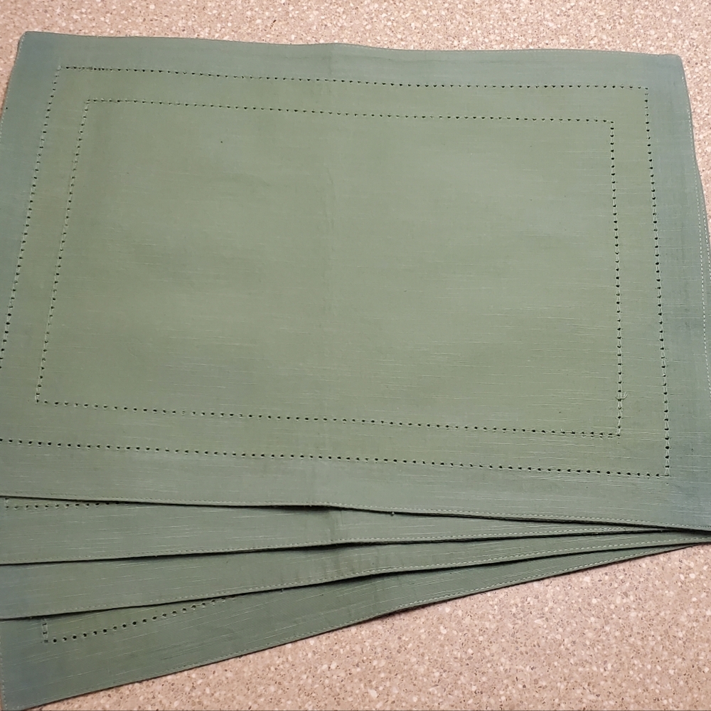Green Placemats by Pier One 1 NWT